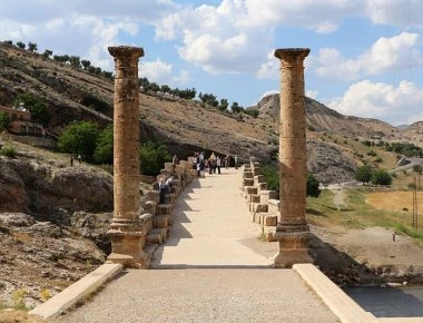 Οι αρχαίες γέφυρες που χρησιμοποιούνται ακόμη και στις μέρες μας (φωτό)